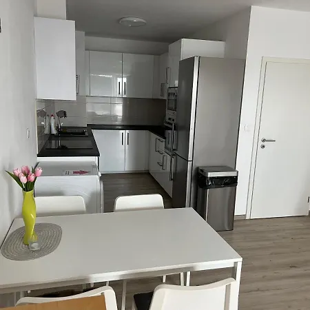 Beautiful 2 Bedroom アパート *
