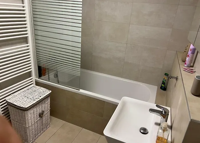 Beautiful 2 Bedroom Apartamento *