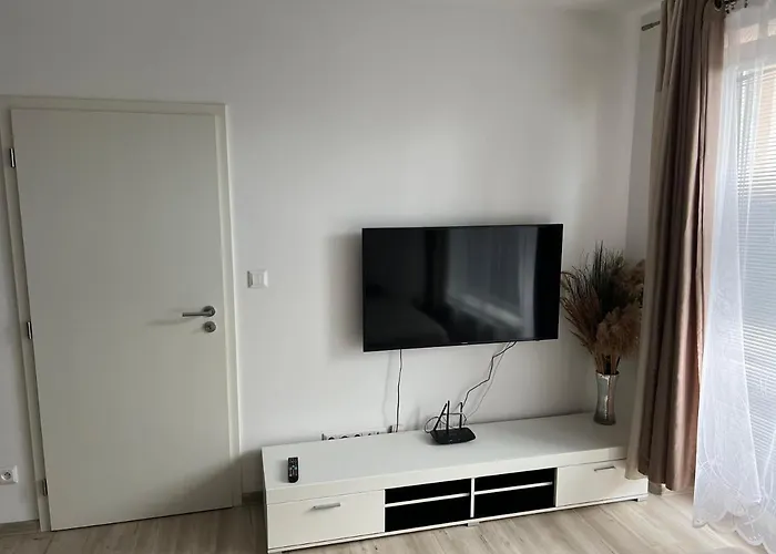 Beautiful 2 Bedroom Apartamento *
