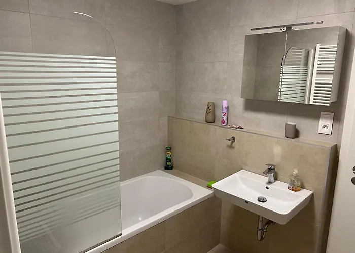 Beautiful 2 Bedroom Apartamento *